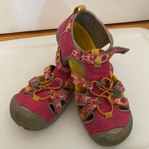 Keen Big Girls size 6